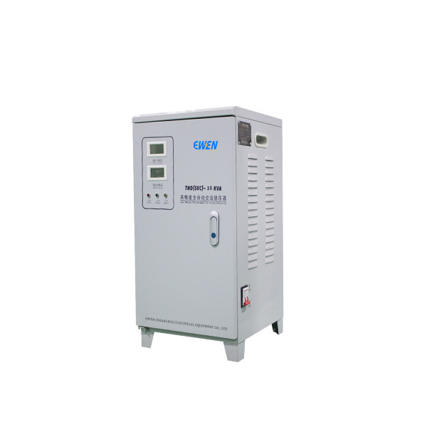 مبيعات المصنع 15KVA مستقر الجهد الفازي الواحد 220V 50HZ 60HZ مع أجهزة العداد الرقمي