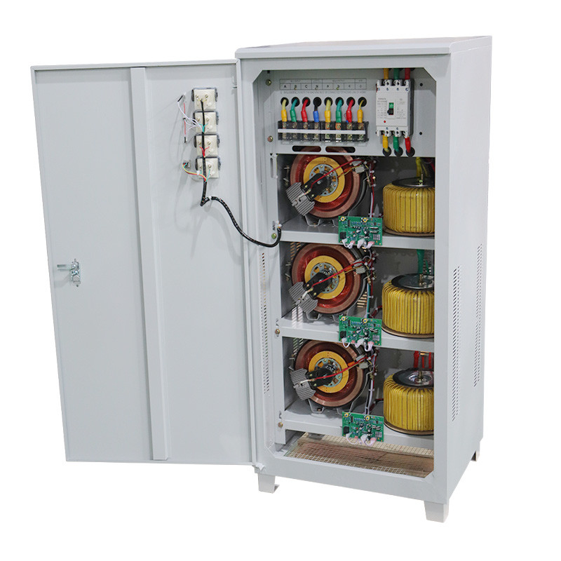 80KVA ثلاثة مراحل صناعية مستقر الجهد المتحكم في الجهد التلقائي 380VAC 400VAC مع محرك الخدمة