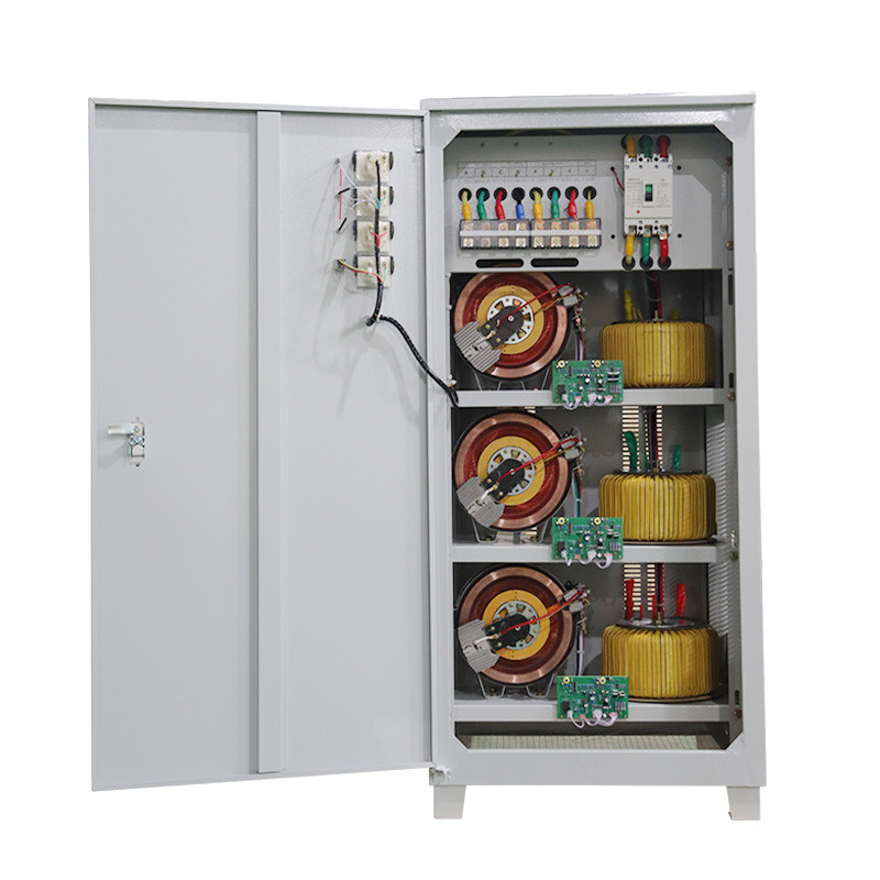 مستقر الجهد ثلاثي المراحل 80KVA 80KW منظم الجهد التلقائي والمستقر للاستخدام الصناعي